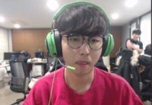 都展示出强 都展示出强